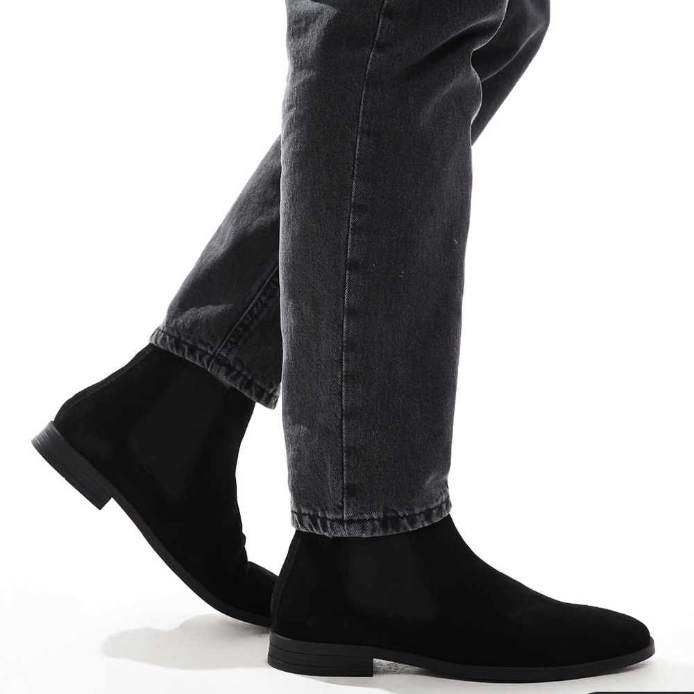 ASOS DESIGN Men’s Chelsea Boots in Black Suede- Size 8.5